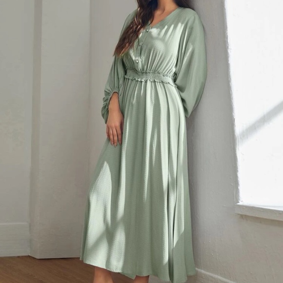 Dress - Picture 2 of 5